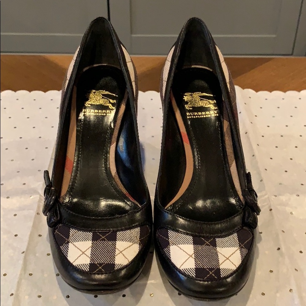 Black Burberry Pumps